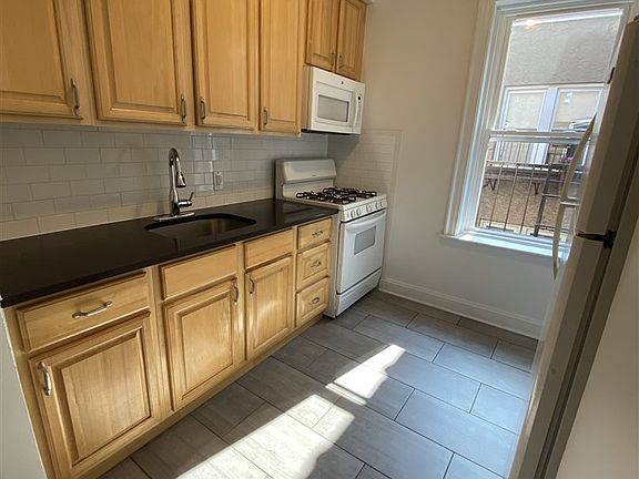 2nd image of 252-254 Sip Ave #41