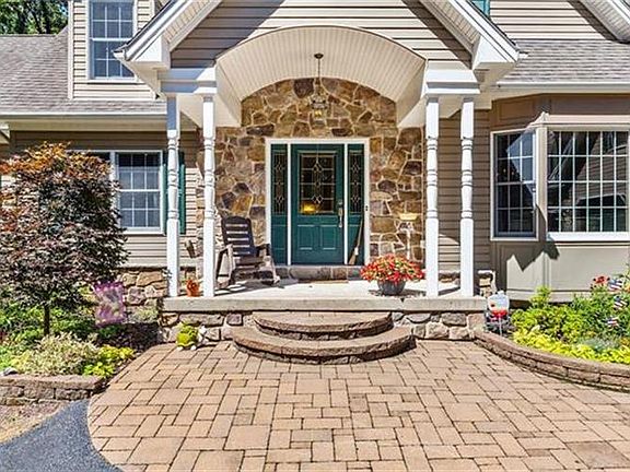 3rd image of 2654 Crestline Dr