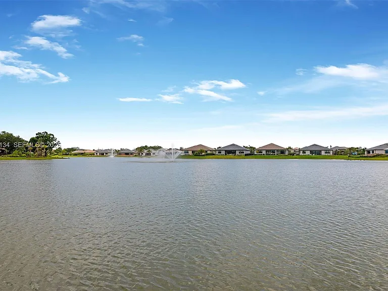 4470 Waterside Dr — Photo 27