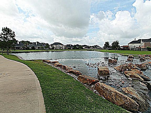 THE LOVELY HOME FEATURES TRAILS AROUND THE DAZZLING LAKES.