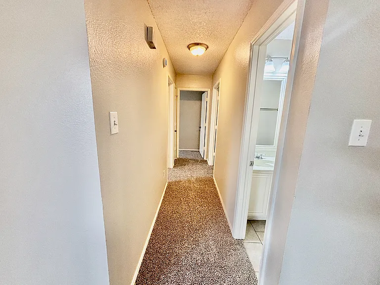 1701 Hillside Dr — Photo 14