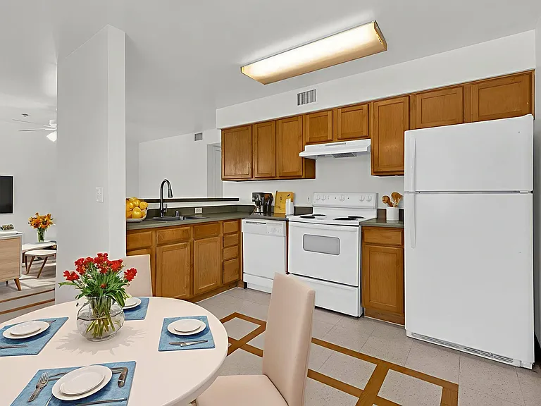 2302 W Colter St — Photo 4