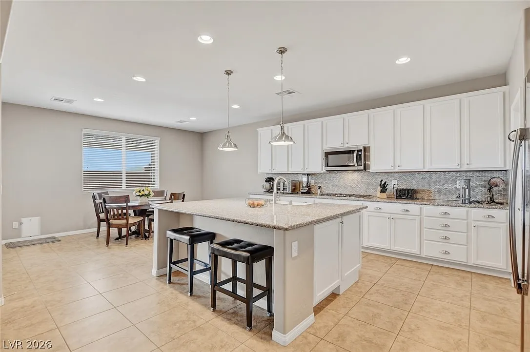 5 bed, 2.5 bath, 2508 sqft, $3,095 — Photo 4