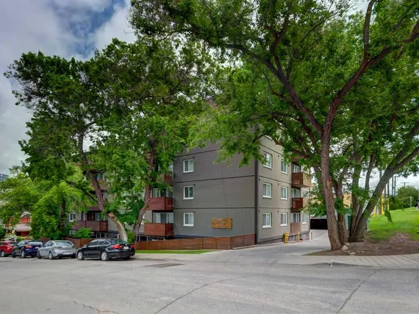 1904 W 10th St SW #301, Calgary, AB T2T 3G1