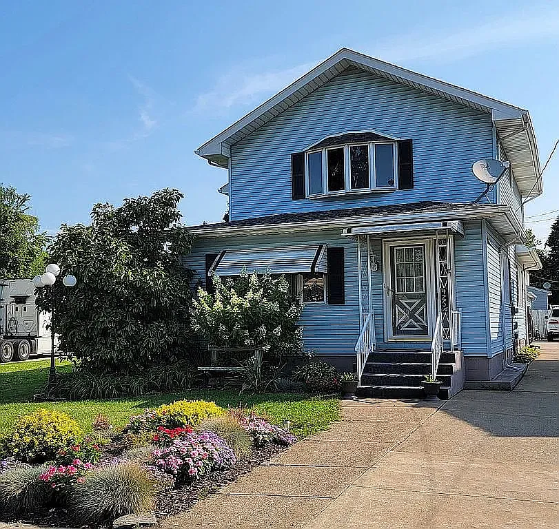 425 Halley Ave photo 1