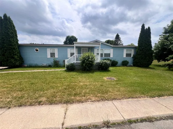 415 Weeping Willow Dr, Flint, MI 48506