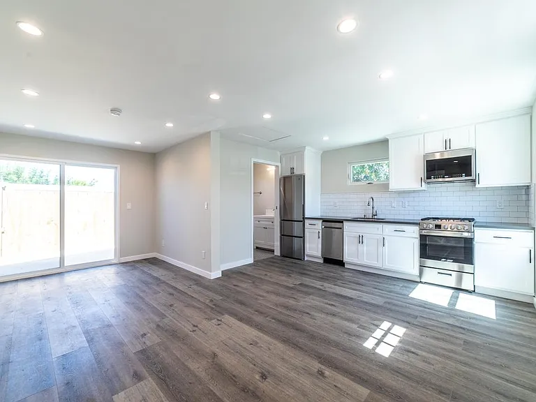 8423 Barnsley Ave #ADU — Photo 2