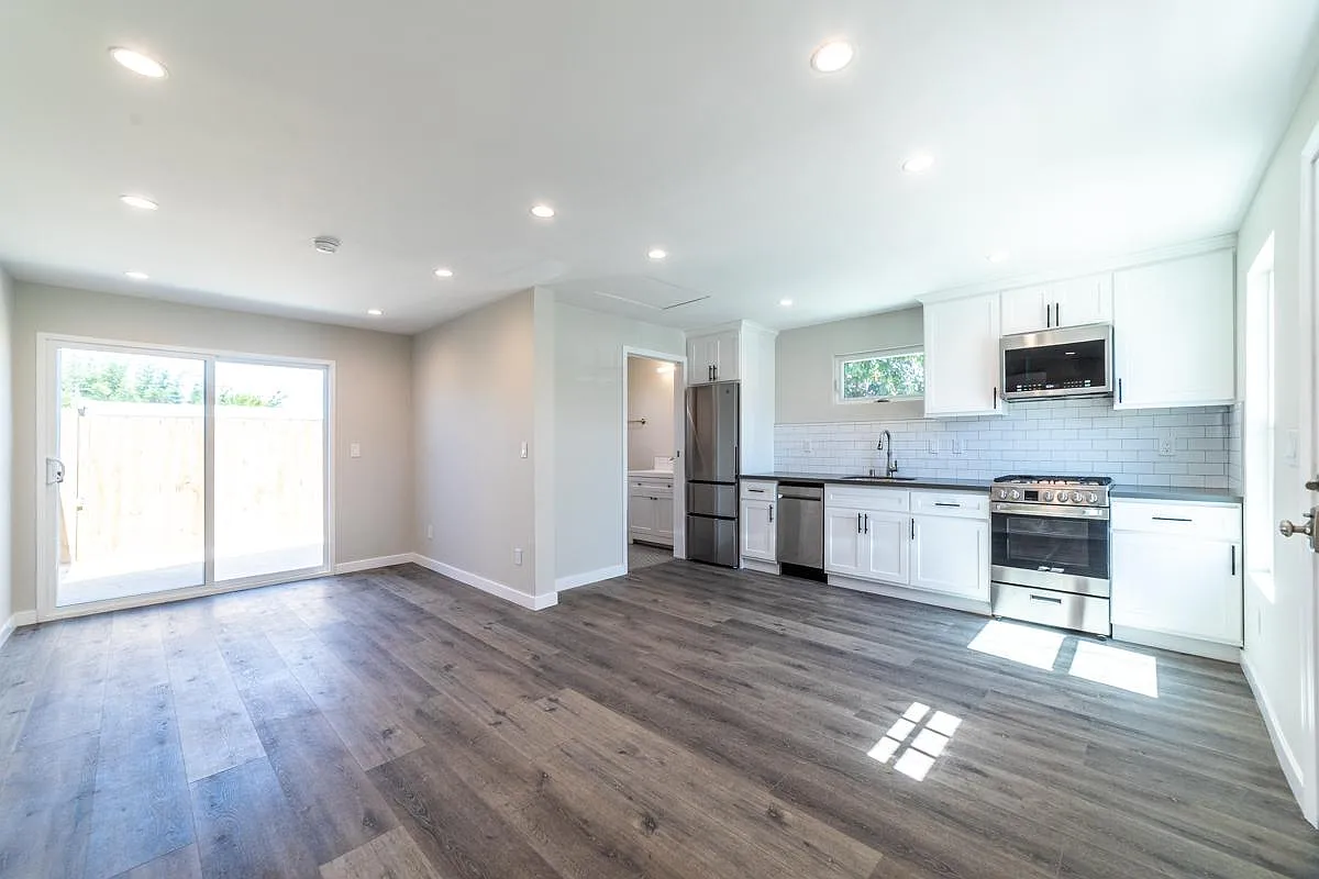 Building Photo - 8423 Barnsley Ave #ADU