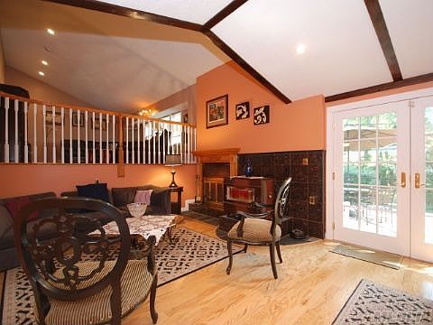 2nd image of 16 Cornelia Ln