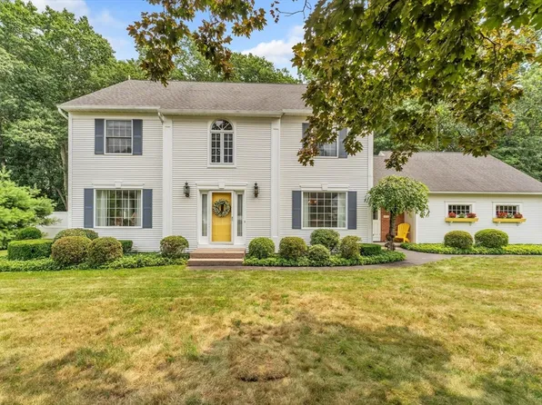 11 Old Park Ln, Westfield, MA 01085