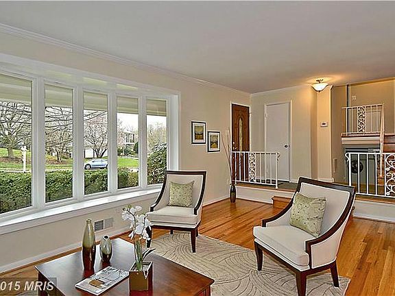 3rd image of 3906 Shelley Ln