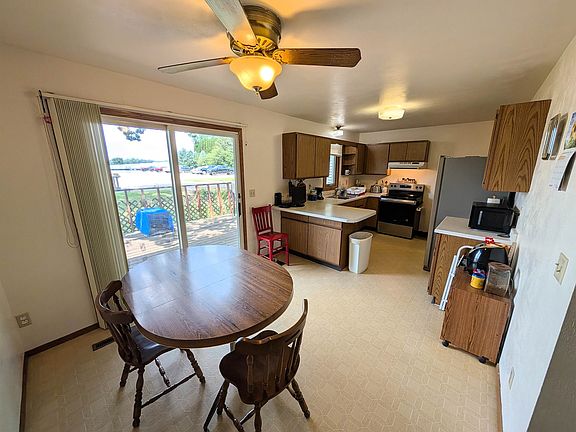 3rd image of 304 E Winnebago