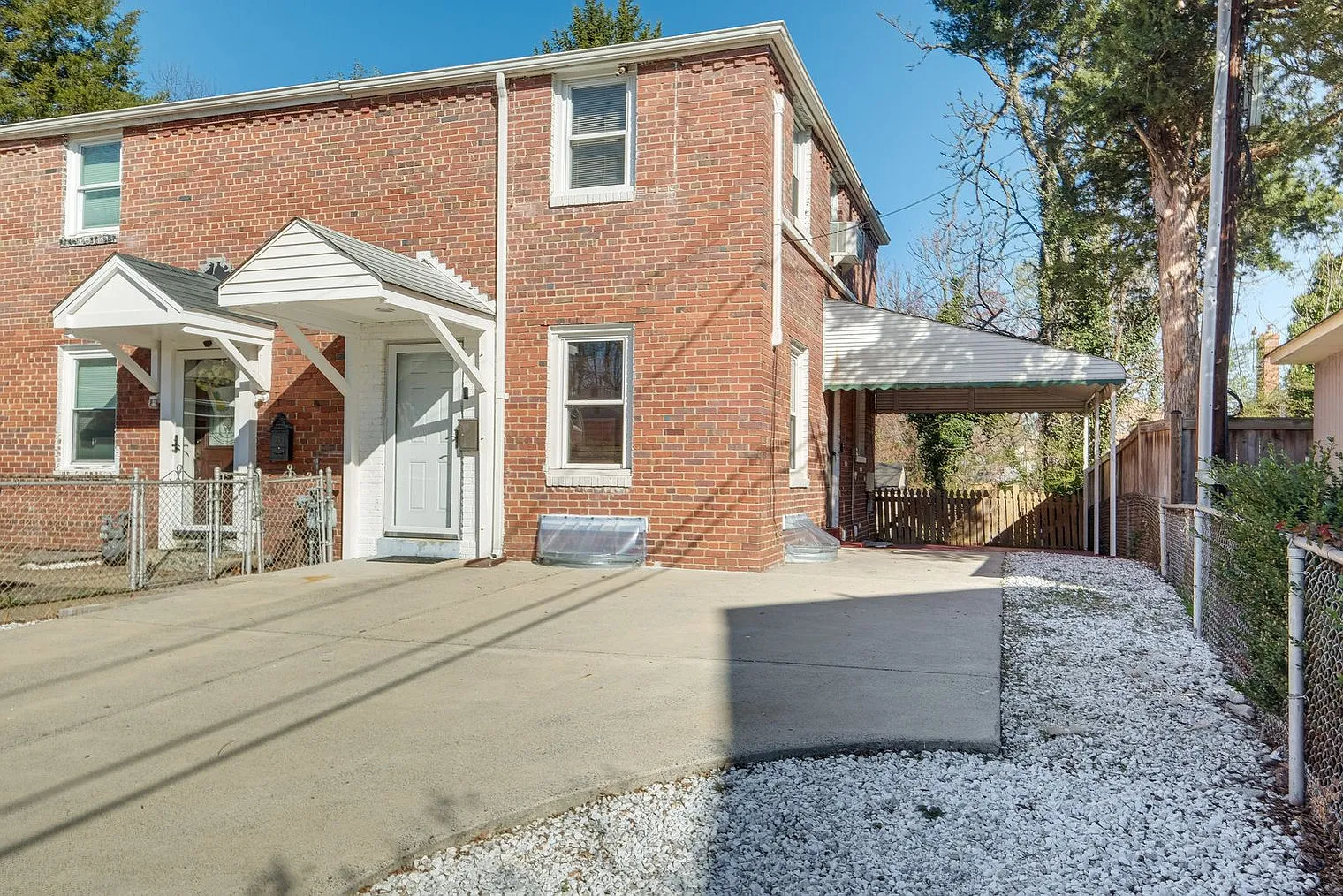 3 bed, 2.0 bath, 1356 sqft, $3,870 — Photo 4