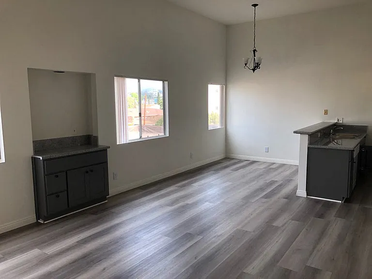 1201 N. Mansfield Ave. — Photo 3