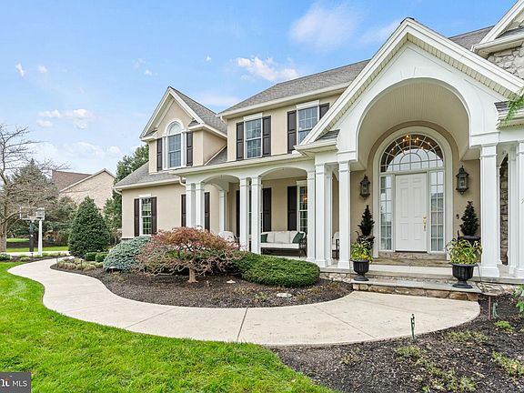 4th image of 2309 Forest Ln