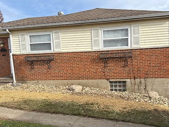 2nd image of 992 Rosetree Ln