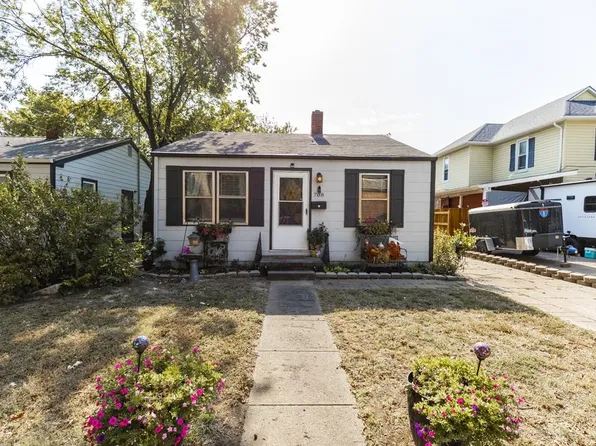 708 Smoky Hill Dr, Salina, KS 67401