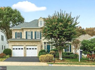 10702 Simpson Mews Ln, Fairfax, VA 22030