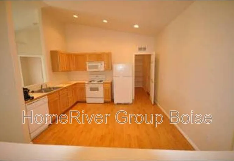 16692 Zaragosa Way — Photo 3