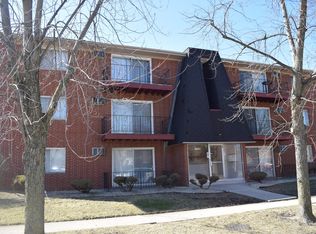 17640 Rosewood Dr, Lansing, IL 60438