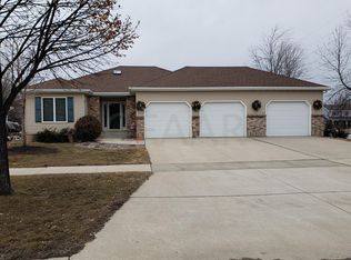 1399 S 38th St, Grand Forks, ND 58201