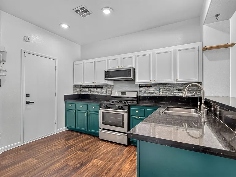 1303 Pecan Tree Ct — Photo 9