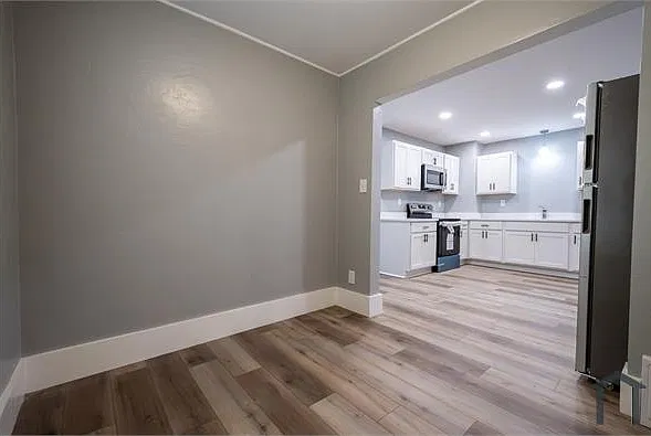 6 bed, 1170 sqft, $2,300 — Photo 3