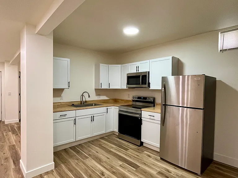 620 W 43rd St #B — Photo 7
