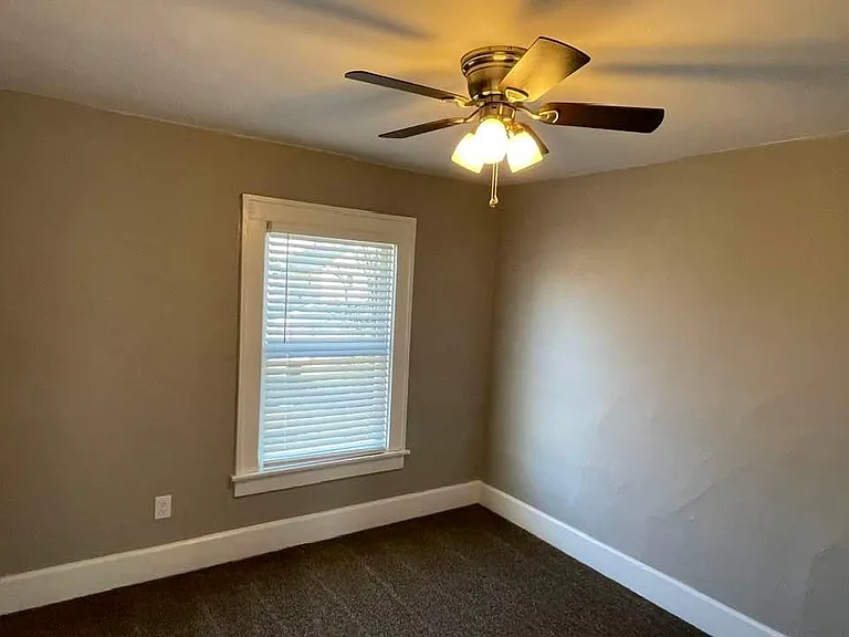 140 S Eureka Ave — Photo 15