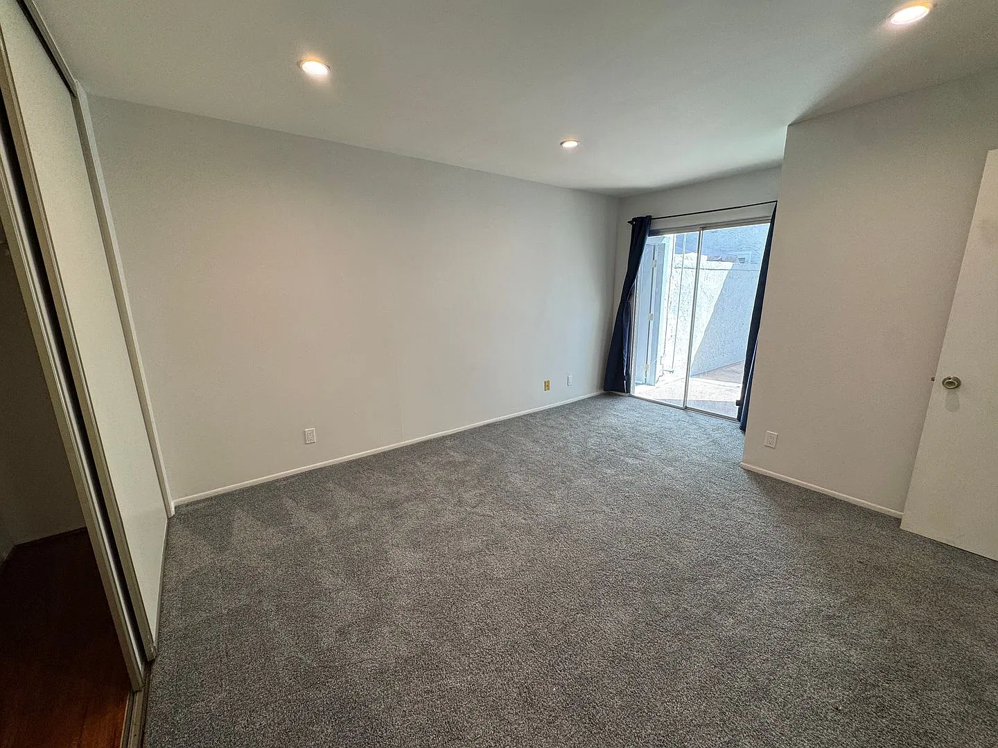Comfortable Oak Park Living Near Deerhill Park — Photo 4