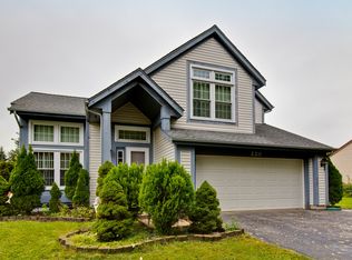 220 Saratoga Ct, Gurnee, IL 60031