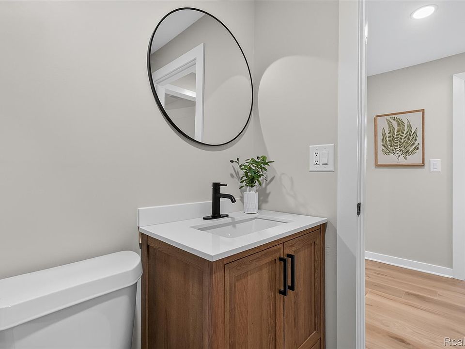 404 Laprairie St, photo 24