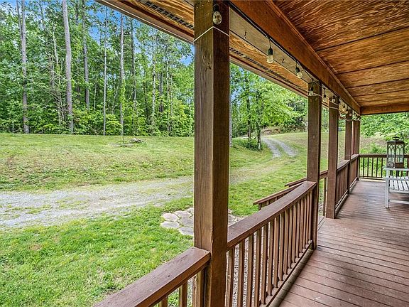 4th image of 905 Hancock Mountain Trl