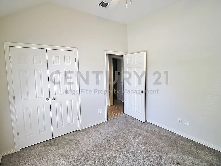 809 Foxwood Ln — Photo 22