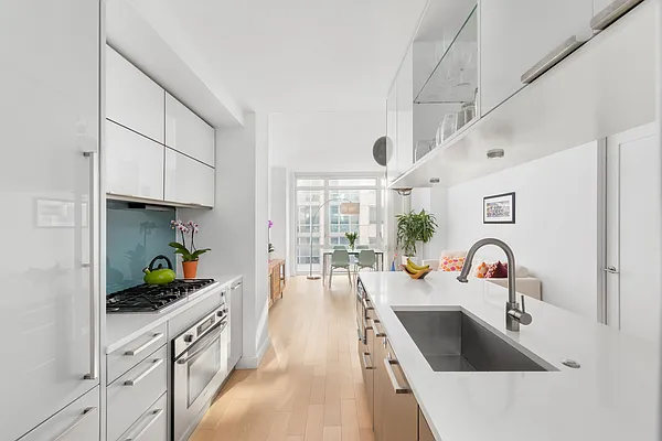 Sold by Compass | media 25