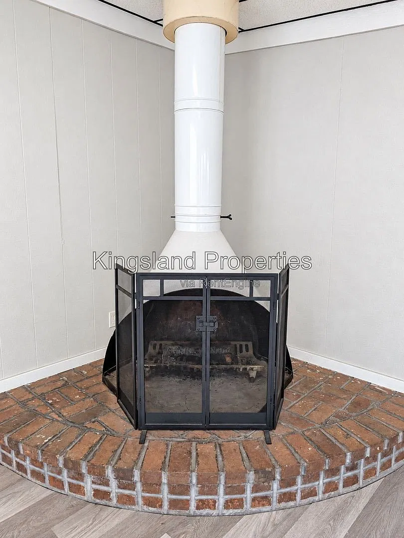 3 bed, 1.5 bath, 1445 sqft, $1,550 — Photo 4