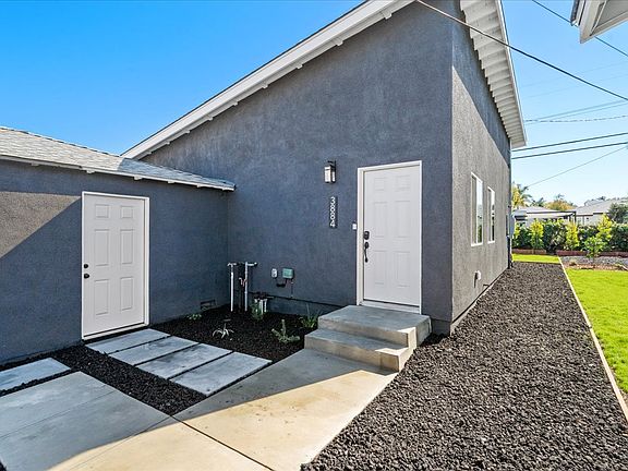 3rd image of 3884 Alsace Ave