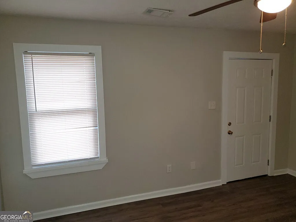 2 bed, 1.0 bath, $895 — Photo 4