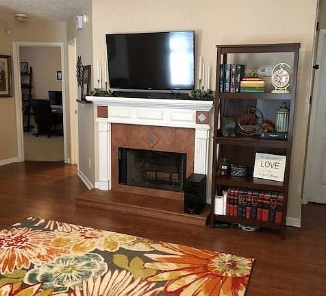 4th image of 6828 Sandfield Dr