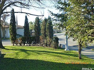 3rd image of 2204 Cambria Dr