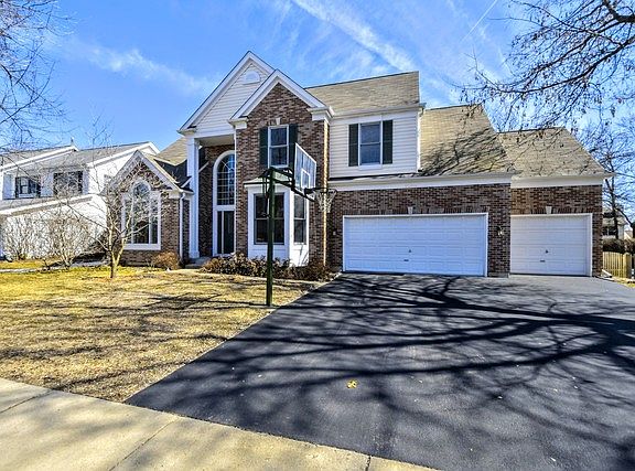 3rd image of 1083 Williamsburg Cir