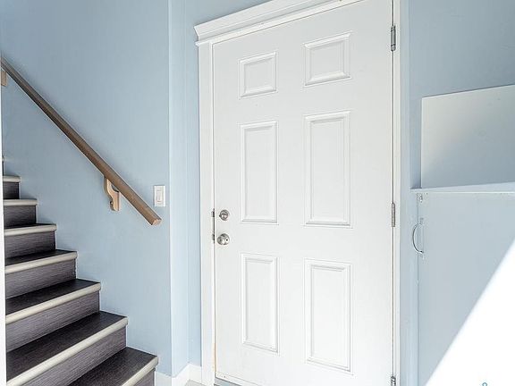 3rd image of 401 L Ave S #11