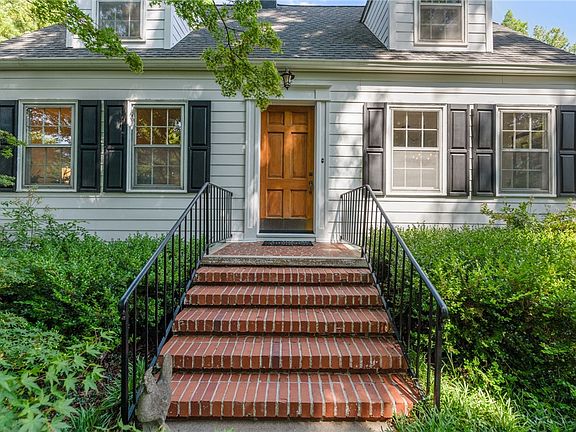 4th image of 107 Mountain Laurel Dr