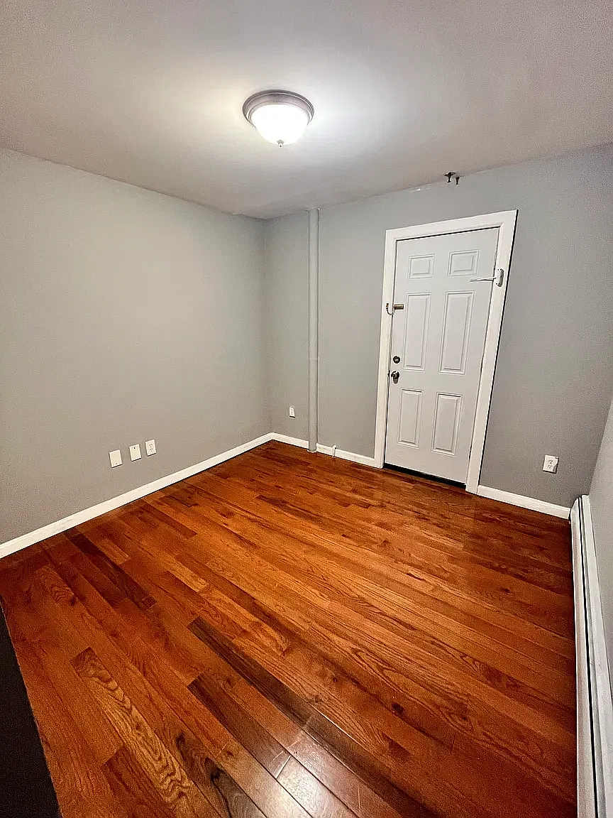 2 bed, 800 sqft, $1,949 — Photo 3