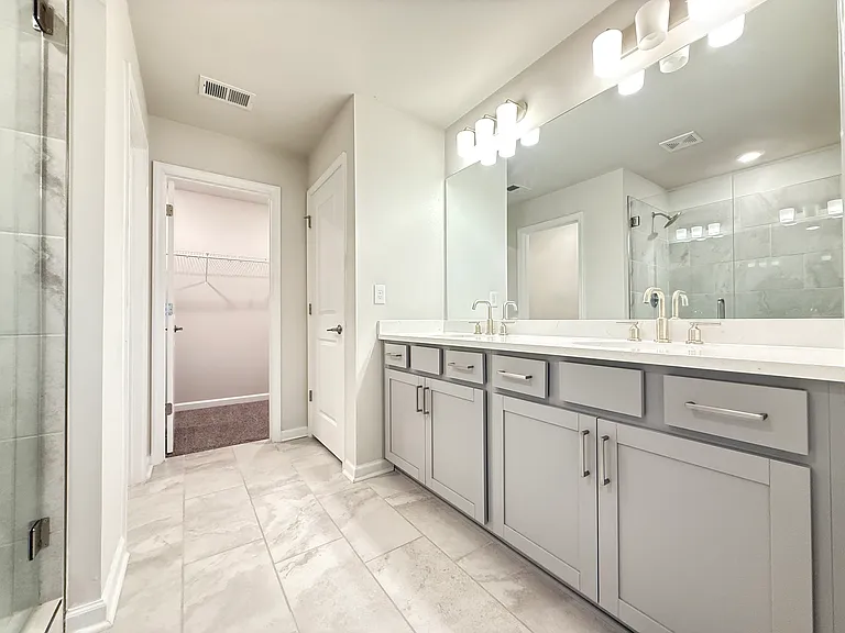 3756 Davis Cir — Photo 28