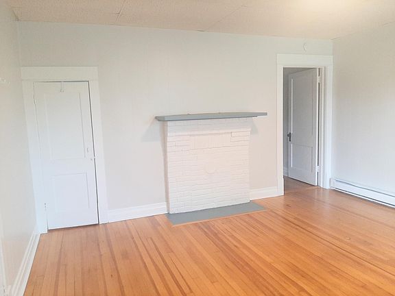 4th image of 2620 W Knox St #B