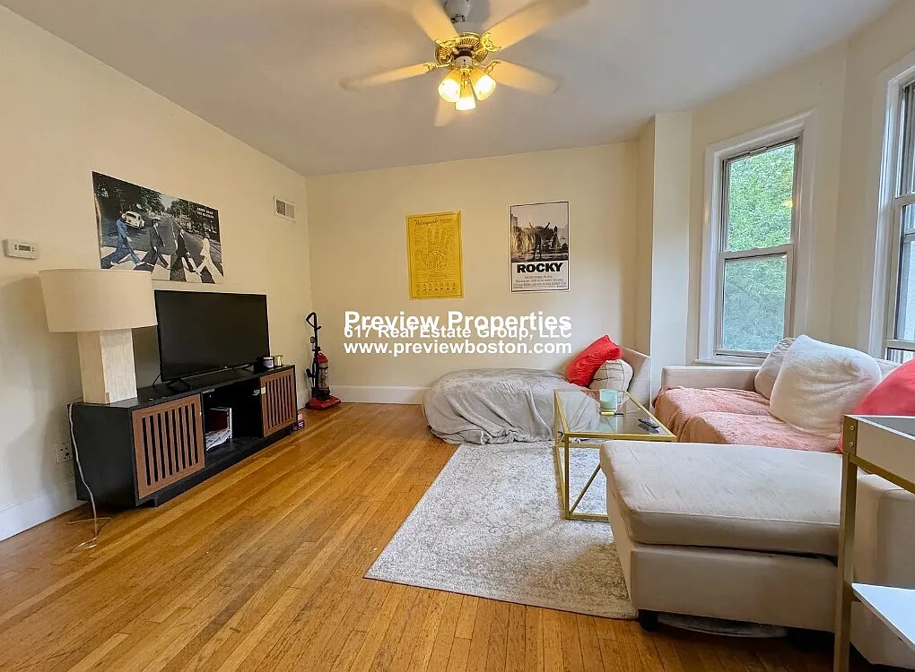 4 bed, 2.0 bath, $4,850 — Photo 1