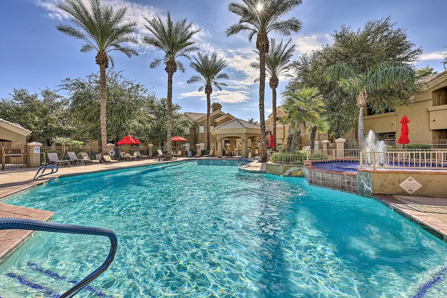 2 bed, 2.0 bath, 1044 sqft, $2,967 — Photo 3
