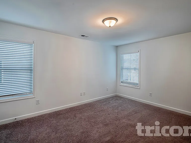 177 E Ridge Way — Photo 2