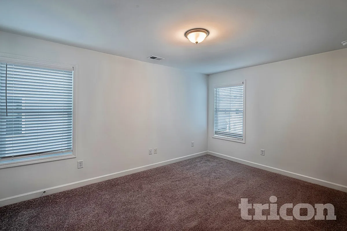 Building Photo - 177 E Ridge Way